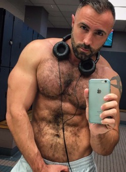 Follow my two hairy men blogs:http://sambrcln.tumblr.comhttp://hairysex.tumblr.com