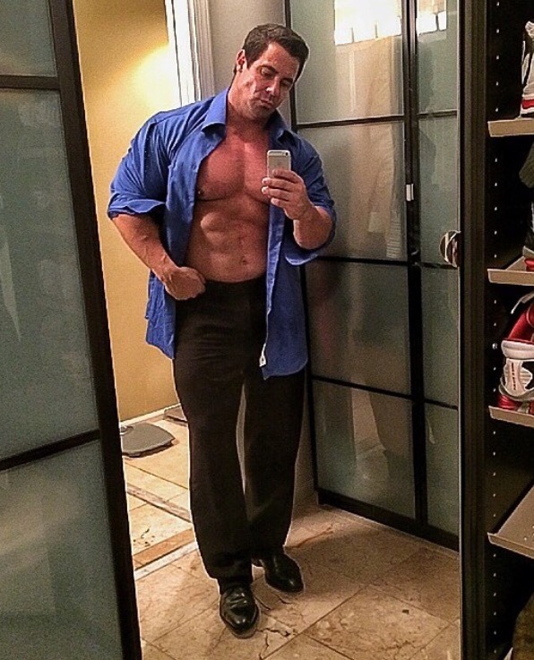 jboys20:  💕JEZEBEL’S HUNK OF THE DAY💕  My daddy is all muscle 😘  Follow