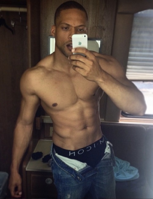 hotsexymenxxx:Cleo Anthony