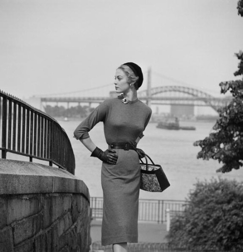 theniftyfifties - Fashion in New York City, June 1953. Photo by...