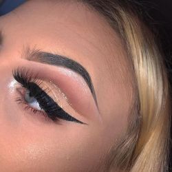 makeupbag:  http://makeupbag.tumblr.com