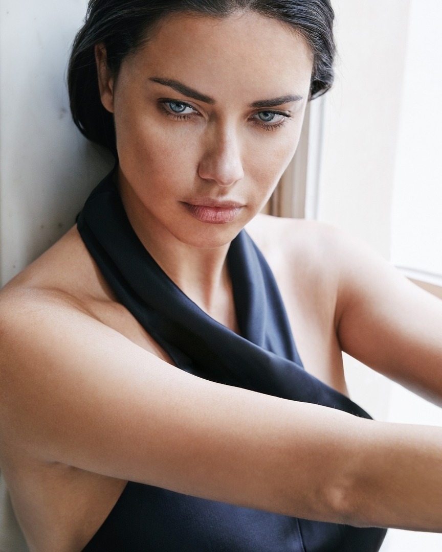 theuniqueadrianalima: dudalina: A top brasileira @AdrianaLima estrela a nova campanha