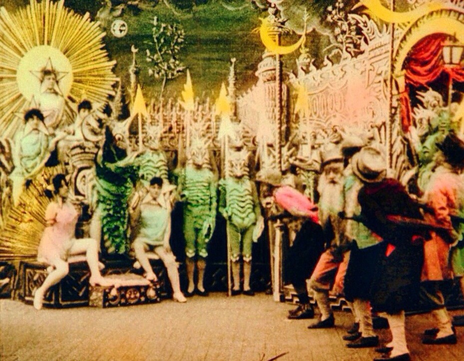 atomic-chronoscaph:A Trip to the Moon (1902)