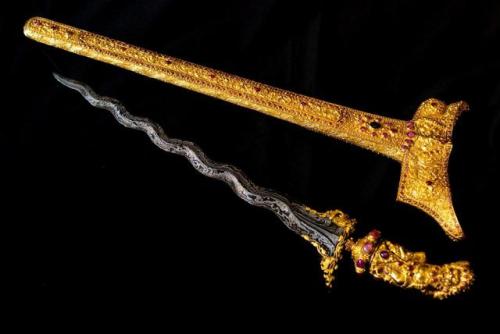 Kris or Keris knife from Lombok, Indonesia. Gold with diamond and ruby.