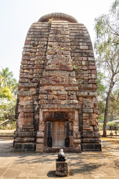 Temple and Shiva deity, Shatrughaneshwar Group of Temples, Bhubaneswar, photos by Kevin Standage, mo