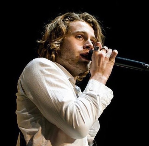 wheresthelipring:who the fuck let Luke wear white i’m shaking look at my little angel boy