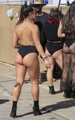 festivalgirls:Amazing ass. http://tiny.cc/cwqtiy