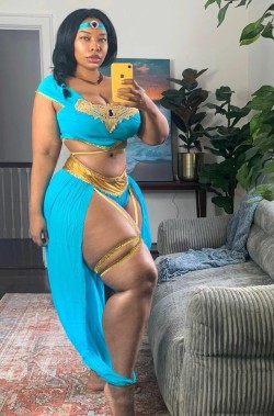 princejazziedad:Stacked. Front&Back Curvy Luscious BootiDelicious  Ms Stormz………❤️💛💚 She ckecks all the boxes!!✔️LIPS✔️TITS✔️HIPS