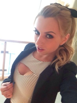 sir-says-submit:  Lexi Belle 😍