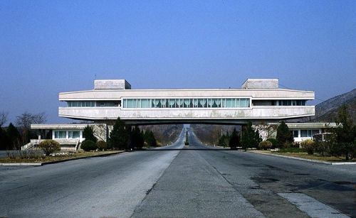 luminaport: Highway rest stop restaurant, North Korea ©Frühtau