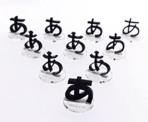 Gachapon capsule toys for graphic designers! Font figures of the first Japanese letter “Ah&rdq