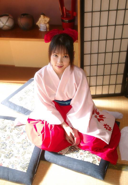 Mako Shiratori - Sakura Shinguji (Sakura Taisen) More Cosplay Photos &amp; Videos