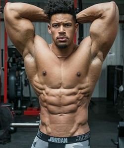 dominicanblackboy:  Sexy gorgeous muscle