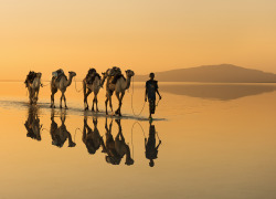 haihui-anyhoo:    Mirror … and silence … in those places there is nothing that can be called life … Danakil Desert, northern Ethiopia   so so so beautiful