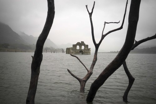 anarchy-of-thought:Underwater church in mexico
