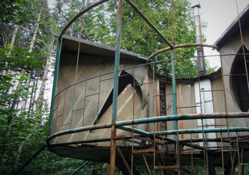 ofhouses:336. Lev Nikel /// UFO Cabin /// Beskydy, Krásná, Czech Republic /// 1980OfHo