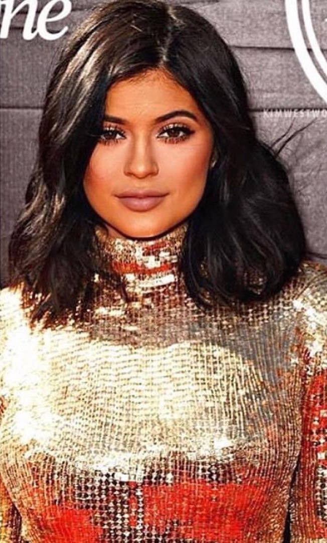 jenner-news:  Kylie: “@makeupbyariel@clydehairgod”