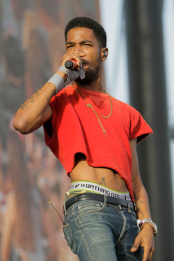 abdxl:  funkies:  apathes:  brimalandro: Kid Cudi looking like a motherfuckin’ babe at Coachella 4/13/14  A+++++  male crop tops are hittin the straight men im pumped 4 this revolution  I WAS LITERALLY THINKING THIS MORNING “MALE CROP TOPS WOULD BE