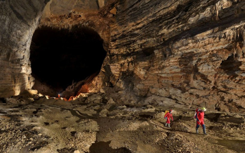 let-s-build-a-home:Inside the recently-found Chinese cave system so big it has its own weather sys