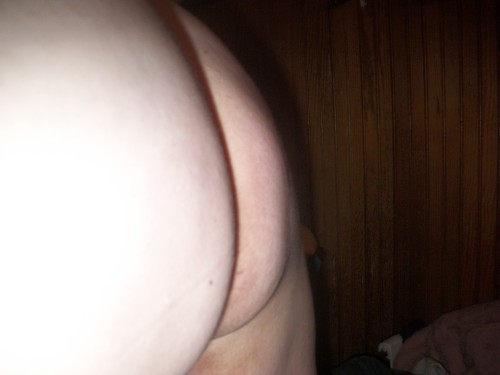 keencherryblossomgiver:  A lil tits and ass for your day 
