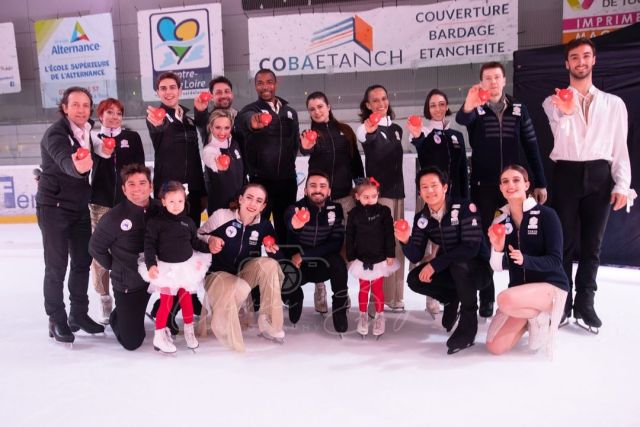 the french tour team with young skaters