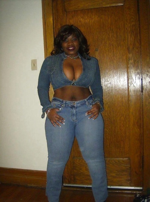 amateurblackgirls:  Amateur Black Girls  http://amateurblackgirls.tumblr.com/  Amateur Black Girls NET   Grown and sexy