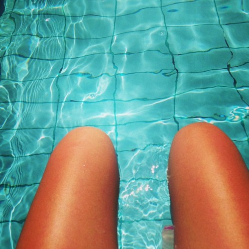 5nakin-amst4ff: ✌☀❤ #pool #legs #tanning #vacation #marmaris #chilling #summer