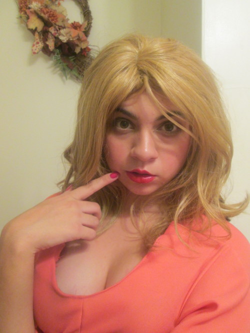princesselizabethcomstock:  Hey guys! So I finished my Beauty cosplay from Fables ((I just need to r
