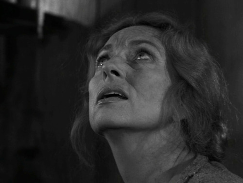 2.15 The InvadersDirector: Douglas HeyesDirector of Photography: George T. Clemens“This is the woman