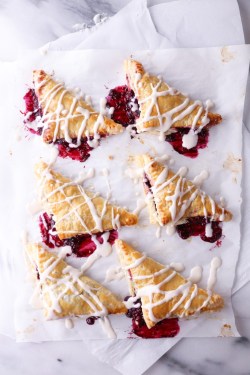 sweetoothgirl:  easy berry turnovers
