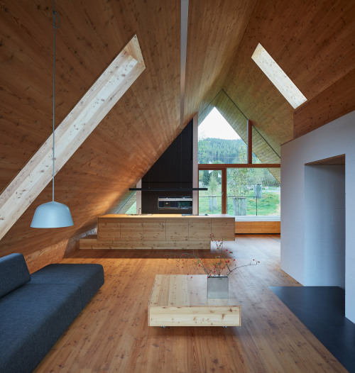 Good wood - So this is what minimalist chalet-life looks like in the Czech mountains, pretty darn ti