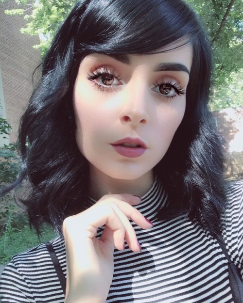 mormeriliel:I’ll be your bubblegum harlot If you turn down the lights 💫🔮