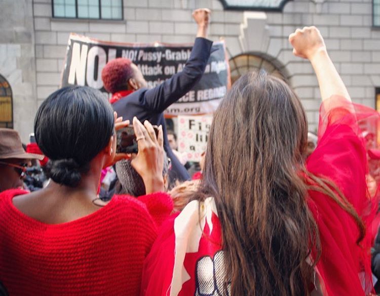 ✊🏻✊🏼✊🏽✊🏾✊🏿#adaywithoutawoman (at Central Park)