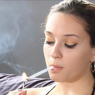 hornybayarea: fabsmokers:    Cum on baby…..Light my fire xoxoxoxoxo  