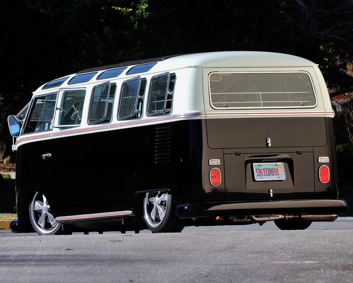 utwo: 1967 Volkswagen Custom 21 Window Bus © mecum 