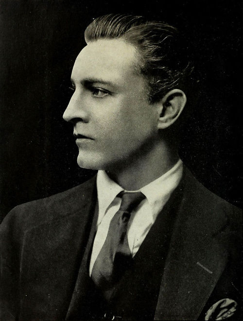 A member of the Drew and Barrymore theatrical dynasties, John Barrymore initially tried to avoid the