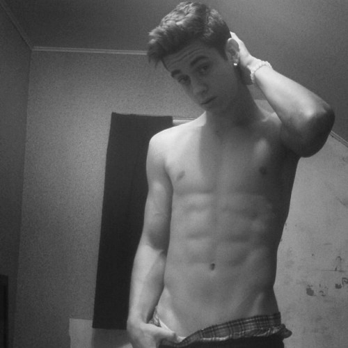 https://sexyboysbeingsexy.tumblr.com/post/117382121174