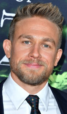 vjbrendan:    Charlie Hunnam at ‘The Lost City Of Z’ Premiere in Hollywood  http://www.vjbrendan.com/2017/04/charlie-hunnam-at-lost-city-of-z.html