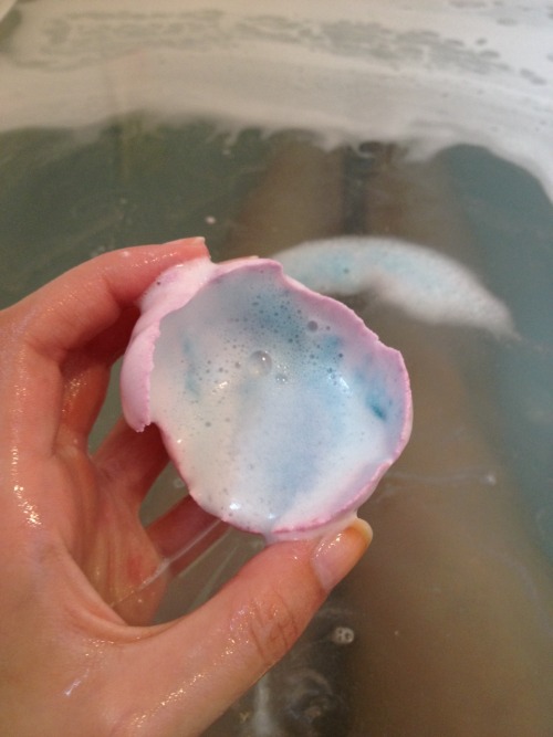 danmangan:  bath today 💕🌷