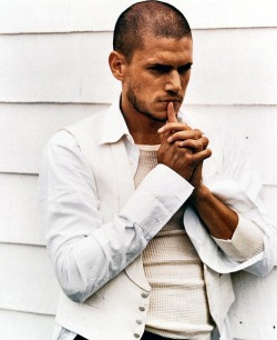 justafknminute:  Wentworth Miller. My team. Whose team? Mine. http://www.buzzfeed.com/chrisgeidner/wentworth-miller-prison-break-star-comes-out-as-gay-declinin 