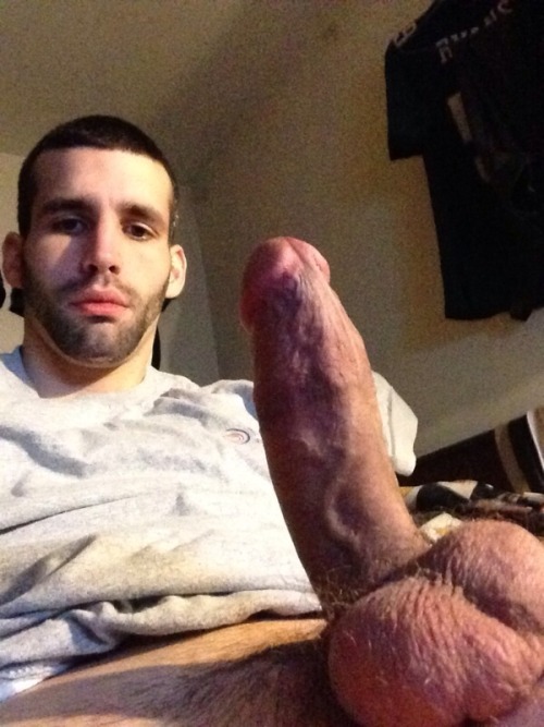 straightboyselfpics:  Rob