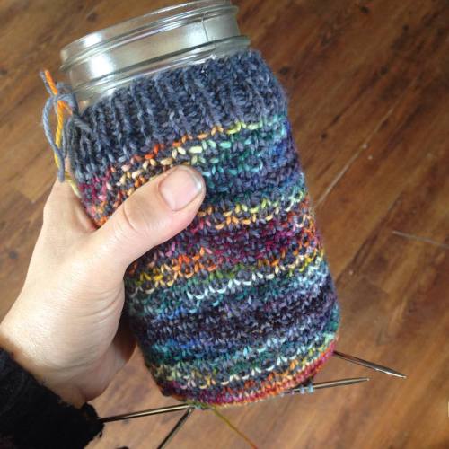 makingyarn: Finishing up my ball jar cozy this morning. The fit is perfection! I’m using Littl