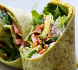 vegan-yums:  Smokey avocado wrap 