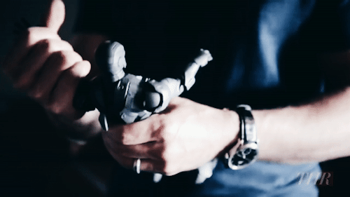ttonystarkk: for your viewing pleasure↛ robert downey jr’s hands