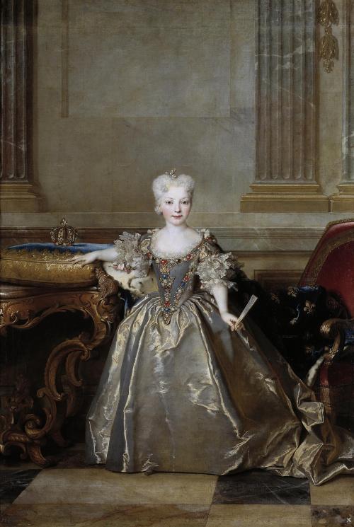 history-of-fashion:1724 Nicolas de Largillière - Portrait of Mariana Victoria of SpainThat fabric lo