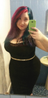 killerkurves:  revolutionary-core:  20, 6’0, 240lbs.UK Size 20-22.Feelin’ pretty fab in this. 