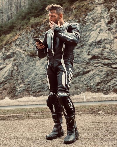 bikers-in-leather.tumblr.com - Tumbex