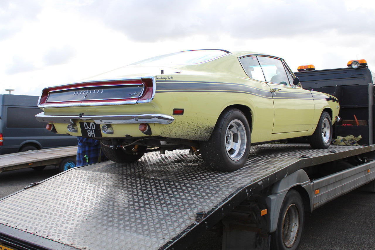 jacdurac:  Challenger and Barracuda at the strip