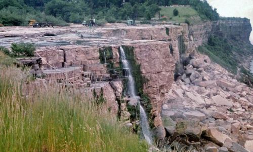 Niagara Falls, dry In 1969, the U.S. Army Corps of Engineers, in coordination with U.S. and Canadian