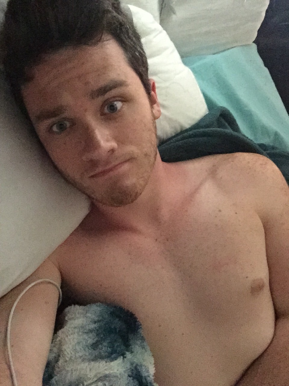 taptapthatass:  rchkll:  Tagged by holyromanhomo, here’s my six selfie challenge